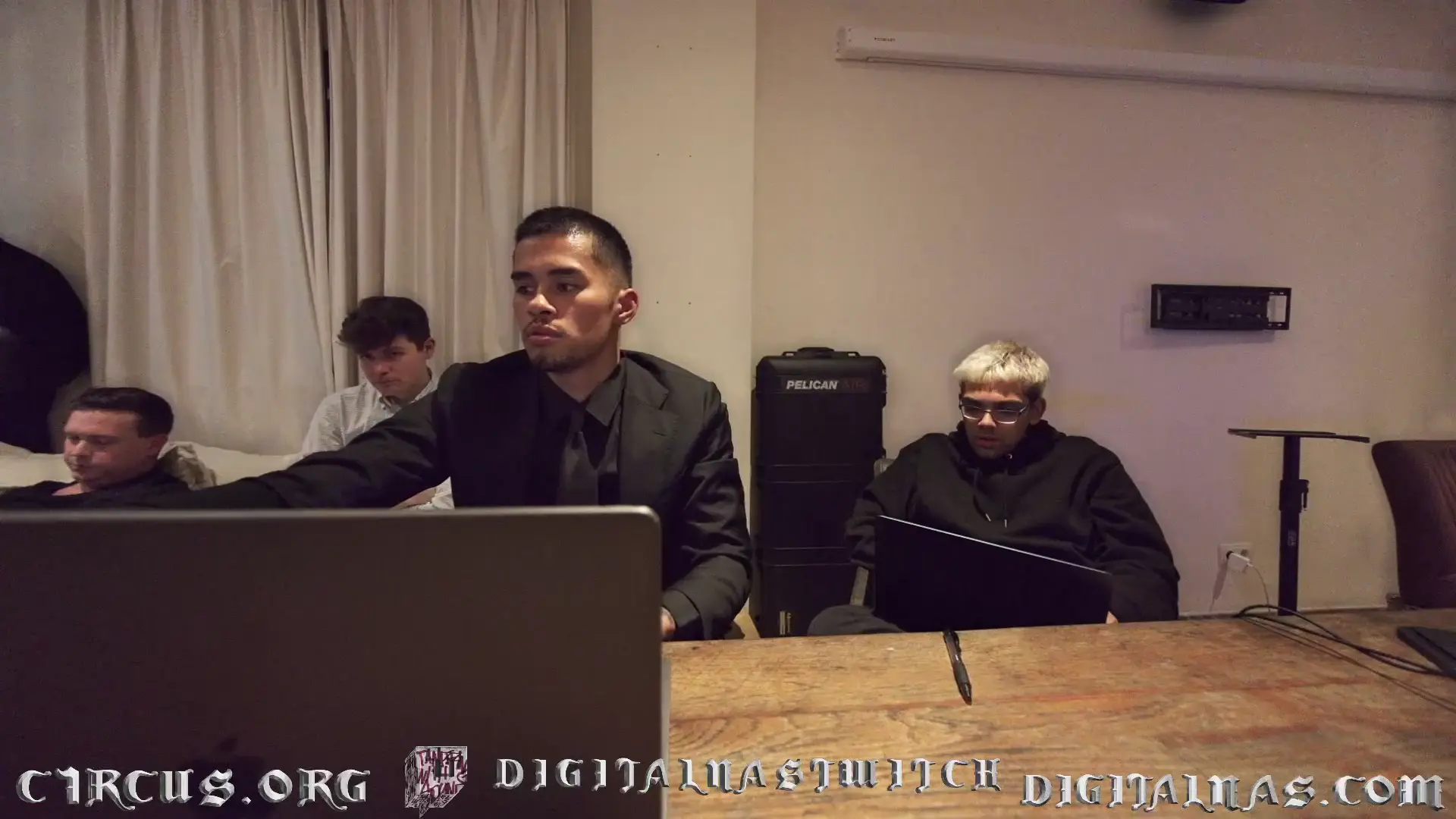 Nick on DigitalNas Stream ft. Ye, Sneako, Neon (Nick vs Sneako at 43:10)